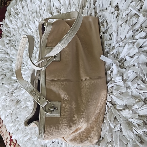 Coach Cream Leather Purse - Picture 2 of 6